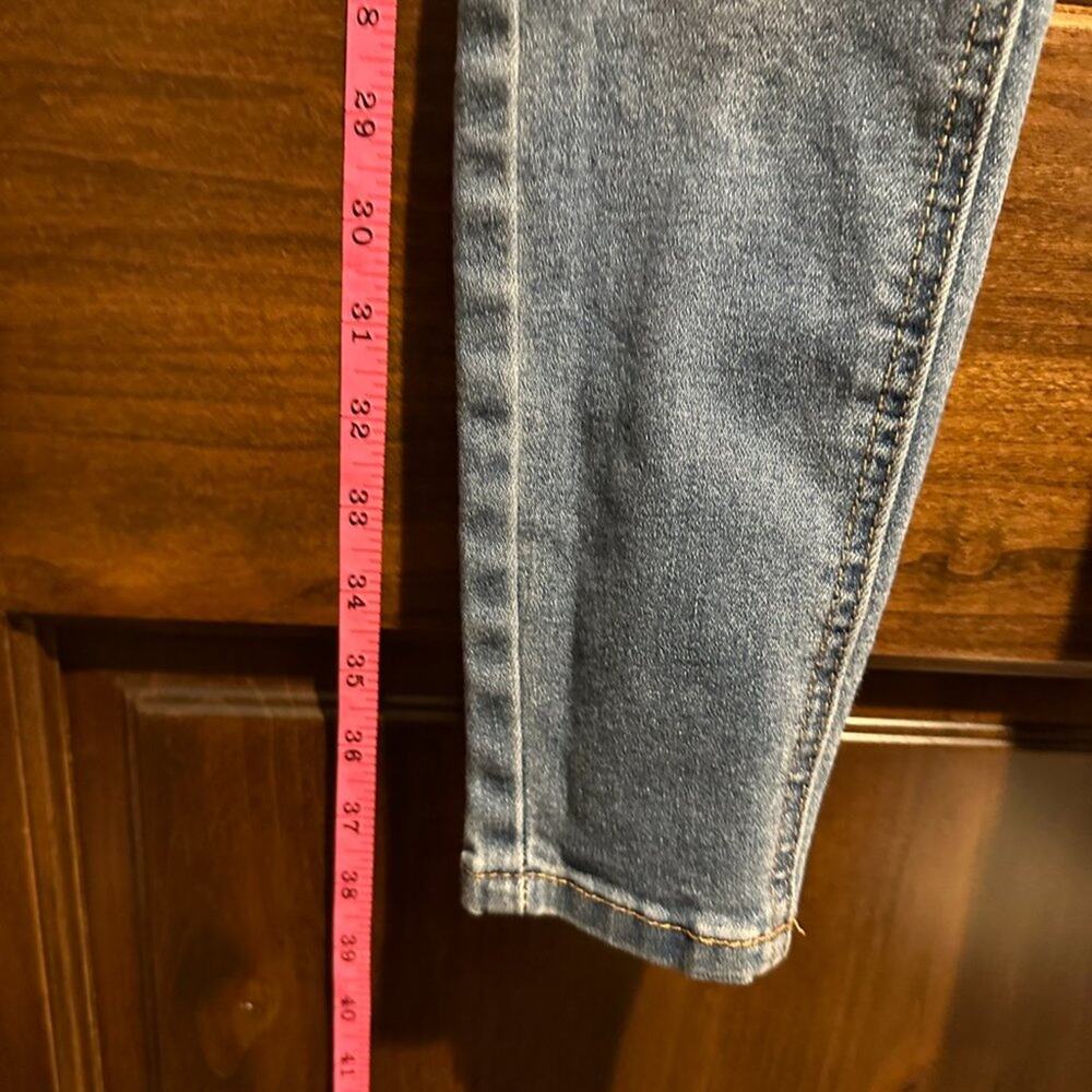 Abound Women's high rise light wash denim jeans, Size 23 - Picture 8 of 12